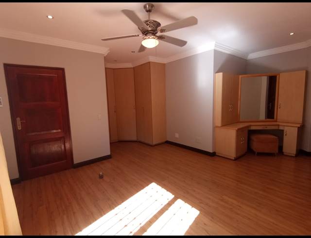 3 BEDROOM TOWNHOUSE FOR SALE IN THREE RIVERS PROPER